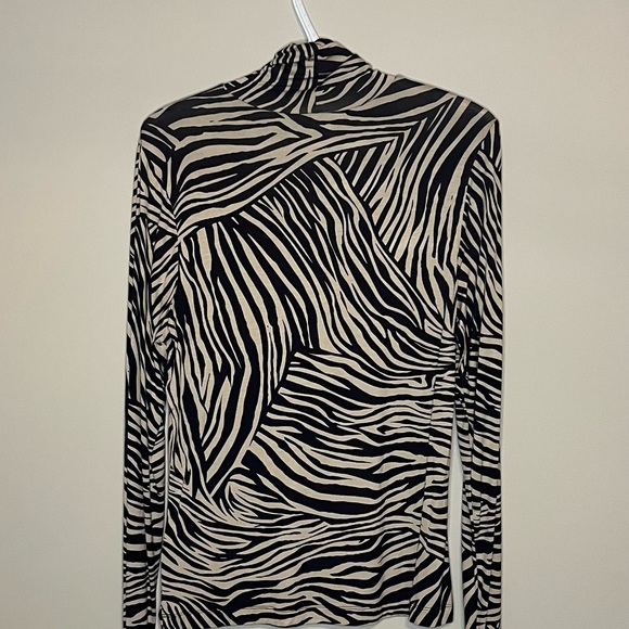 Dynamite Top - Picture 3 of 5